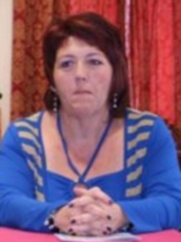 La Delegada de Vivienda anuncia en el video promocional socialista  de la gestión en los últimos dos años que la empresa municipal de vivienda Caepionis S.L. no había sido creada por Izquierda Unida.(Chipiona)