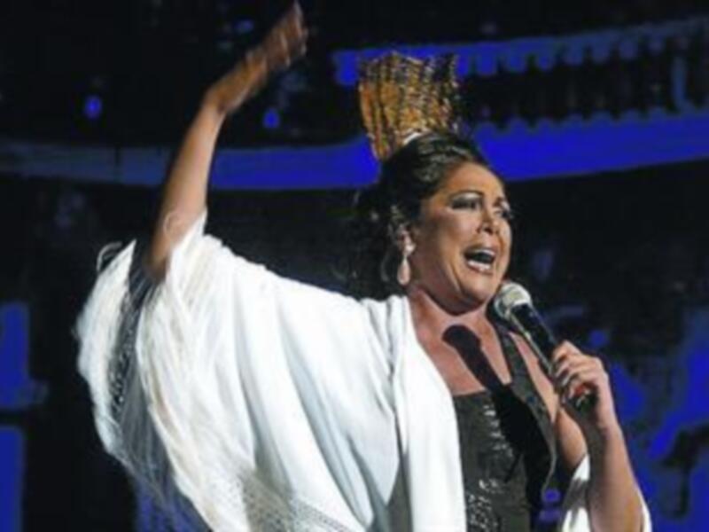 La tonadillera Isabel Pantoja reapareció exultante en el Auditori y cantó durante dos horas y media