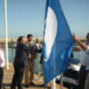 Ondea la bandera azul de los mares limpios de Europa en el puerto deportivo de Chipiona