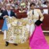 Cayetano Rivera recibe su galardón de la Feria de Málaga sin la presencia de Eva González aunque con el apoyo de la Duquesa de Alba