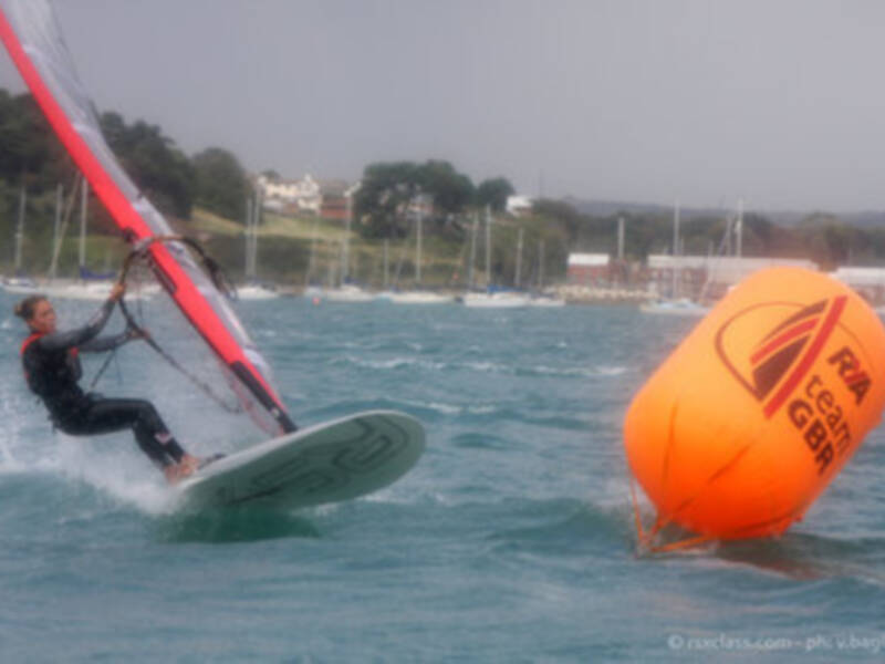 Victoria parcial de Blanca Manchón para comenzar el Campeonato del Mundo de RS:X