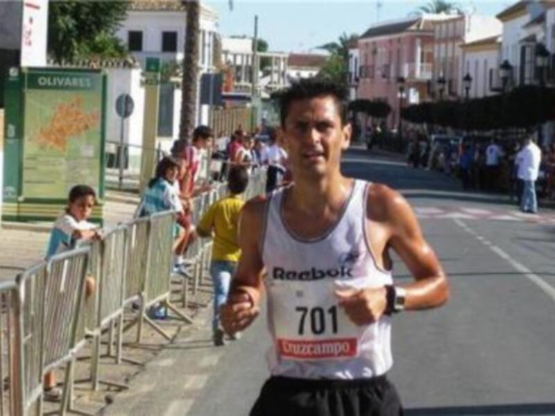 El campeón europeo Penti se alza con la XII Carrera Popular de Olivares, que congregó a más de 700 atletas
