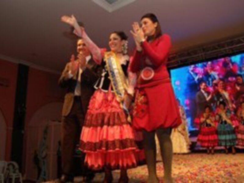 Mª Ángeles Mantel Zarazaga Perla del Carnaval 2010(Chipiona)