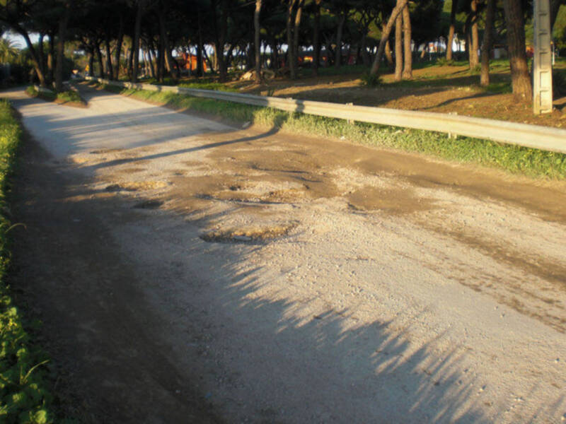 El PP denuncia el lamentable estado de la Carretera de Tres Piedras(Chipiona)
