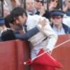 Cayetano Rivera se presenta en Sevilla con el apoyo de su novia Eva y su hermano Francisco