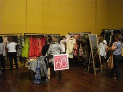 Hoss Intropia da la bienvenida al buen tiempo con su tradicional rastrillo solidario