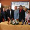 El grupo Amigos de Gines recibió el homenaje de su pueblo por sus 40 años cantando