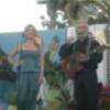 Elenco de artistas solidarios celebran Las Cruces de Mayo en Triana