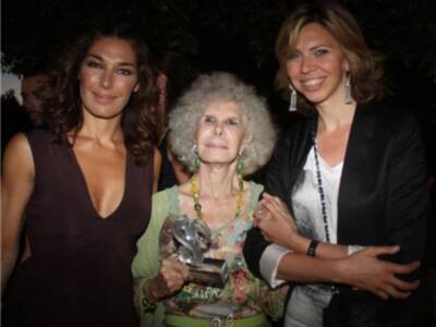 La Duquesa de Alba y Marina Bernal homenajeados en la Gala X Aniversario Surrealista de Raquel Revueta
