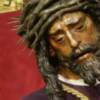 Un hombre rompe un brazo a la imagen de Jesús del Gran Poder