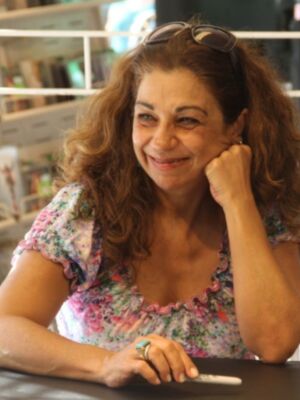 Lolita regresa al trabajo en Sevilla tras su boda