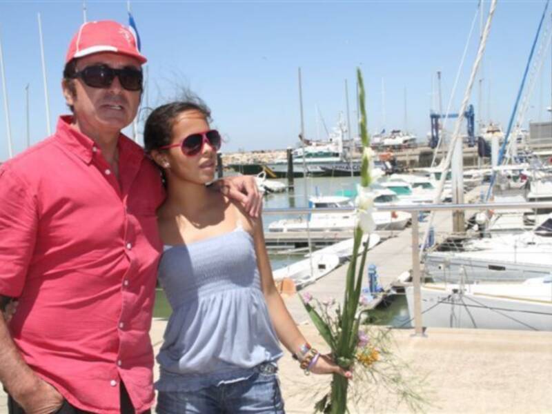 José Ortega Cano, primer día de playa en Chipiona con su hija Gloria y la Virgen del Carmen  