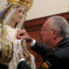 Imponen  la Medalla de Oro del Santo Ángel a la Virgen de los Dolores de Chipiona. 
