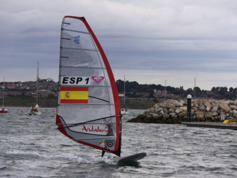 El temporal en aguas de Weymouth no puede con Blanca Manchón