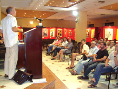 La Plataforma POR UN HORIZONTE SIN MOLINOS plantea estategias con grupos políticos y colectivos de Rota
