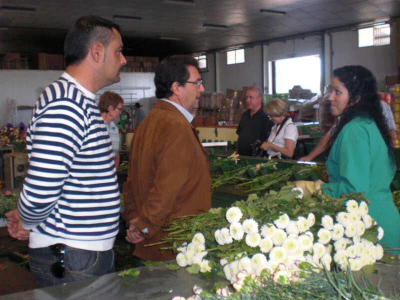 Antonio Peña muestra a agricultores suizos la agricultura chipionera