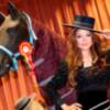 La cantante La Toya Jackson llega al  SICAB para celebrar el XX aniversario del salón