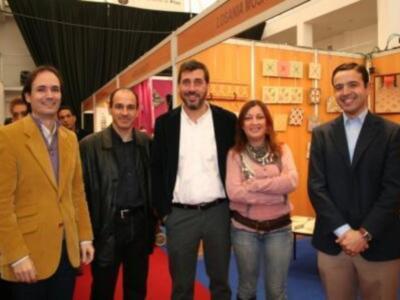 Una nueva forma de hacer negocio: el alcalde de Pilas ha inaugurado esta mañana la I Feria Outlet del municipio