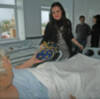 Voluntarios de la UPO reparten regalos a los mayores hospitalizados en el Hospital Virgen del Rocío