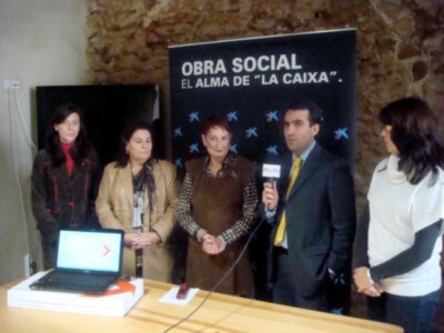 La Obra Social de La Caixa dona un ordenador al Ateneo cultural