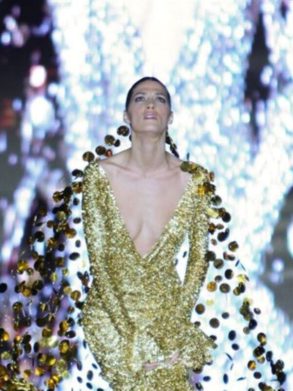 Viki Berrocal, con once kilos menos,  presenta su nueva colección en Sevilla con Virginia Troconis, Marta Sánchez, Boris, Ana García Siñeriz y Nuria March