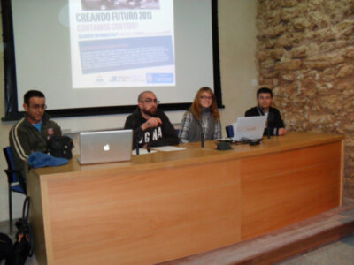 Más de 50 jóvenes de la localidad acuden a la reunión informativa de la nueva fase del proyecto creando futuro(Chipiona)