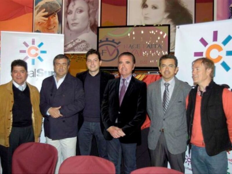 Ortega cano presenta en Yerbabuena el nuevo concurso de Canal Sur TV que enseña a torear a los famosos.