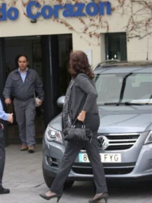 Curro Romero, intervenido con éxito en Sevilla y dado de alta con collarín   