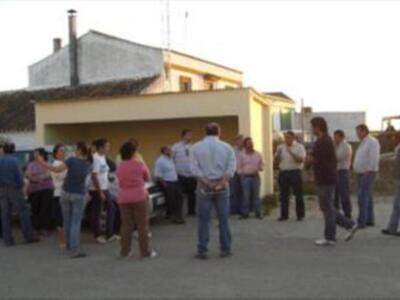 La coalición Partido Andalucista y Compromiso con Lora visita la barriada del veredón del acebuchal