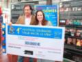 Exposición del 1er Festival Solidario 'Viaje hacia la Vida' en Sevilla, 2011, con entrega de un cheque solidario de 10.000 € para la Fundación Tierra de Hombres.