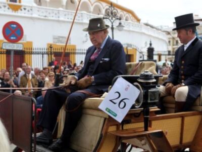 La Duquesa de Alba, con mantilla, madrina de la exhibición de enganches  