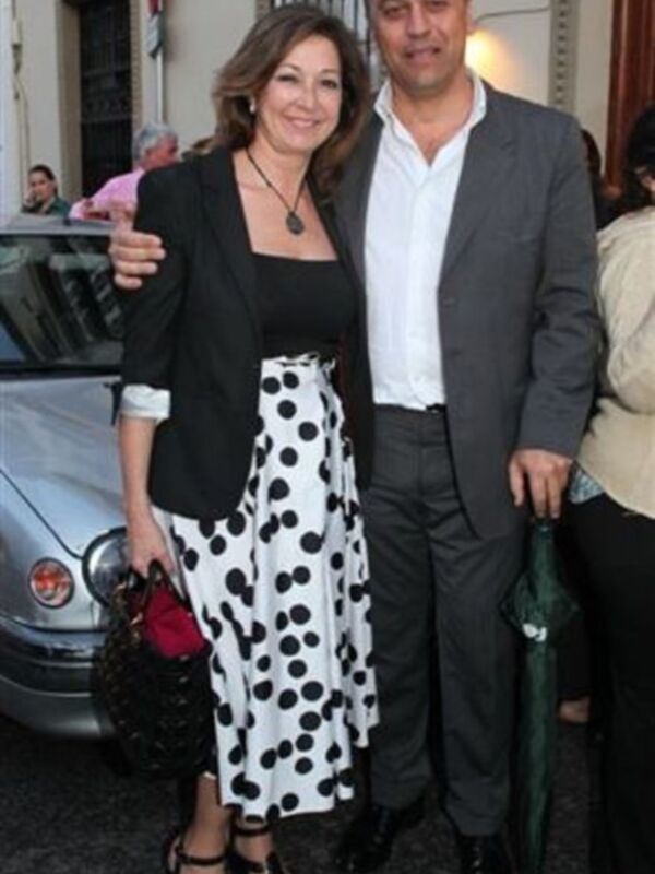 Ana Rosa Quintana de lunares en los toros junto a su marido Juan Muñoz