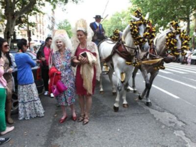 La Duquesa de Alba, con mantilla, madrina de la exhibición de enganches  
