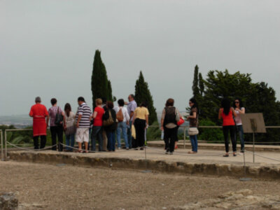 Alumnos del  Centro de Educación de Adultos Miguel Espinosa Pau disfrutan de un viaje cultural a Córdoba