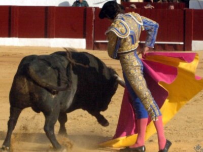 Los tres toreros a hombros en la segunda de Osuna