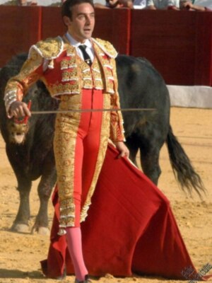 Los tres toreros a hombros en la segunda de Osuna