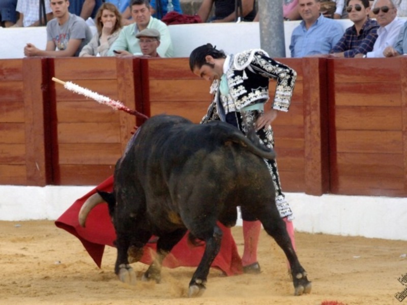 Salvador Vega, a hombros en la primera de Osuna