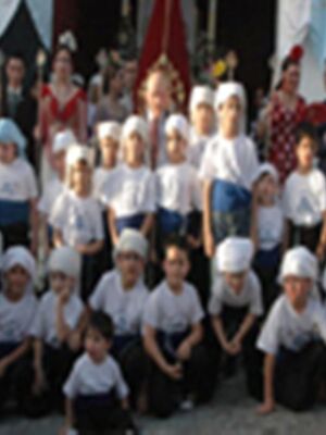 Procesión de la Cruz de Mayo del Grupo Joven de la Hdad. de Ntra. Sra. del Rosario Coronada, de Burguillos