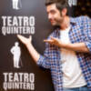 El actor Dani Mateo llena de humor el teatro Quintero con El show de Dani Mateo 