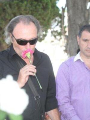 Amador Mohedano llevo flores para Rocío Jurado en el V aniversario de su fallecimiento