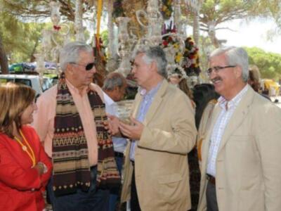 Fran Rivera y Simoneta Gómez Acebo en  el camino del rocío   