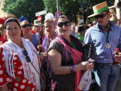 Fran Rivera y Simoneta Gómez Acebo en  el camino del rocío   