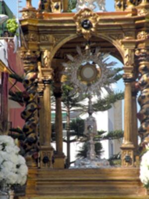 Solemne Procesión Eucarística, por las calles de la barriada Sevillana del Cerro del Águila‏