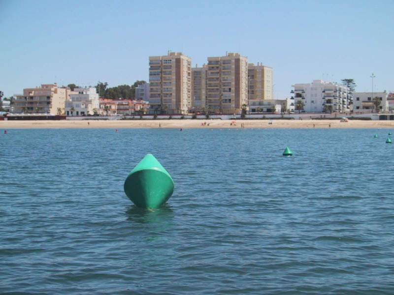 La Mancomunidad finaliza el balizamiento de las playas de Sanlúcar y Chipiona para garantizar un año más la máxima seguridad de los bañistas 
