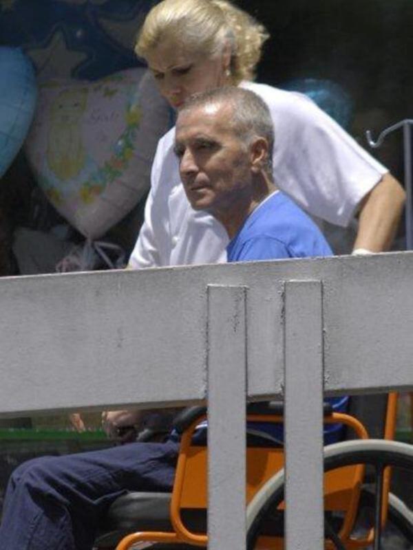 Ortega Cano sigue en silla de ruedas y tendrá que ser operado de nuevo el 14 de septiembre en Sevilla, esta vez de colon