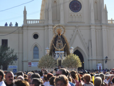 La salida de la Virgen y los fuegos artificiales ponen fin a la velada(Chipiona)