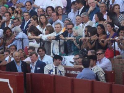 La Duquesa de Alba por primera vez en Sevilla con Alfonso Diez tras dar la noticia de su boda