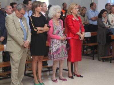 La Duquesa de Alba adelanta su llegada a Sevilla para recoger la medalla de bronce a nuevo futuro