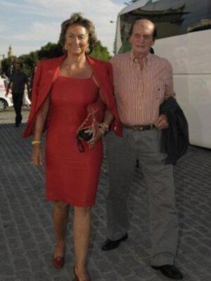 La Duquesa de Alba por primera vez en Sevilla con Alfonso Diez tras dar la noticia de su boda