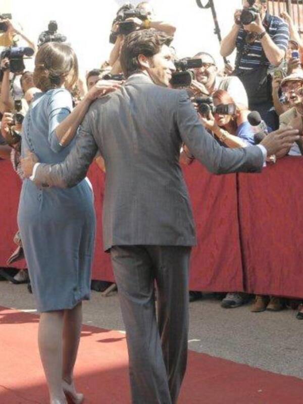Antonio García reafirma la autoría del vestido de Eva González en la boda de la duquesa de Alba